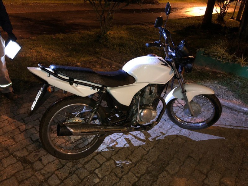 Homem é preso por receptação de motocicleta furtada e porte ilegal de arma de fogo em Chapecó