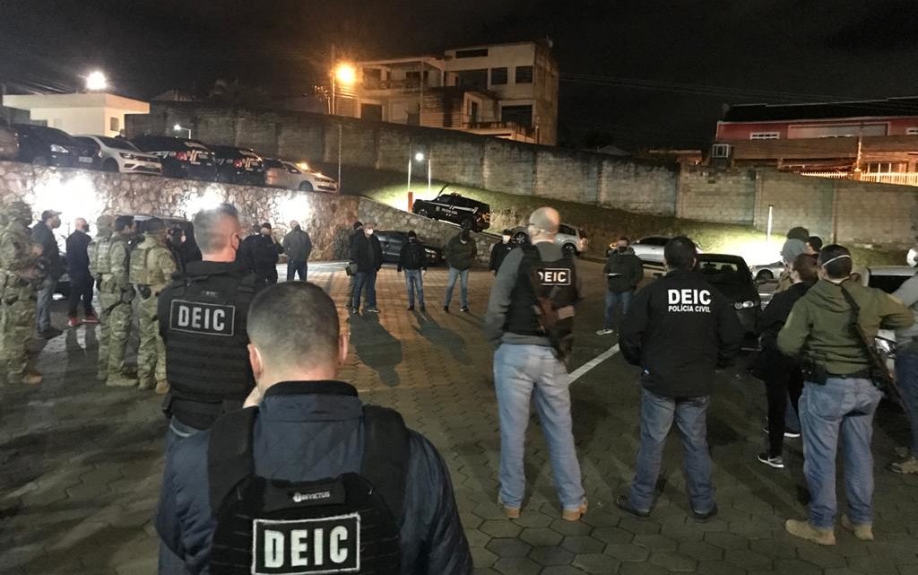 Polícia Civil deflagra Operação 24k e cumpre 54 ordens judiciais em SC