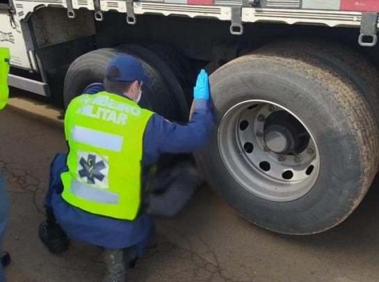 Mecânico morre esmagado por rodado de caminhão em Videira
