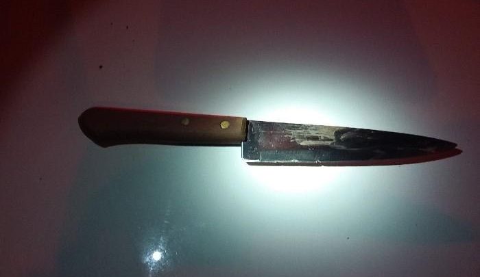 Três homens são detidos por mandado prisão em aberto, porte arma branca e posse de drogas no bairro Líder