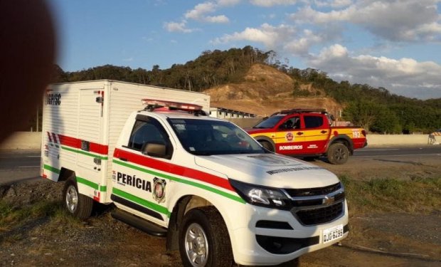 Homem de 43 anos morre atropelado por carreta na BR-470 em SC