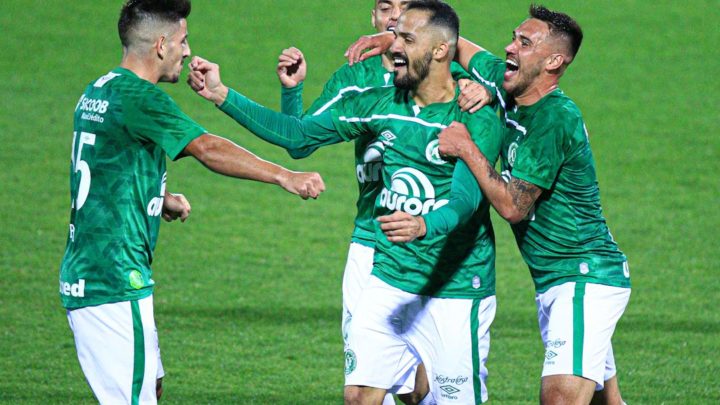 Em noite inspirada, Chapecoense desbanca o Guarani e chega à terceira vitória consecutiva na Série B