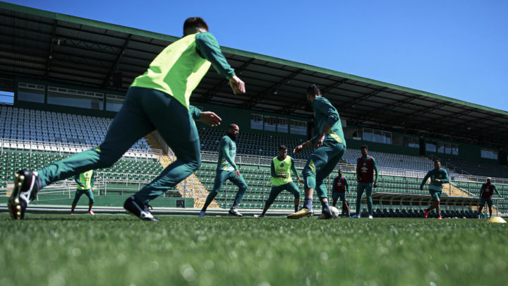 Invicta na Série B, Chapecoense recebe Guarani no reencontro de Louzer com ex-time