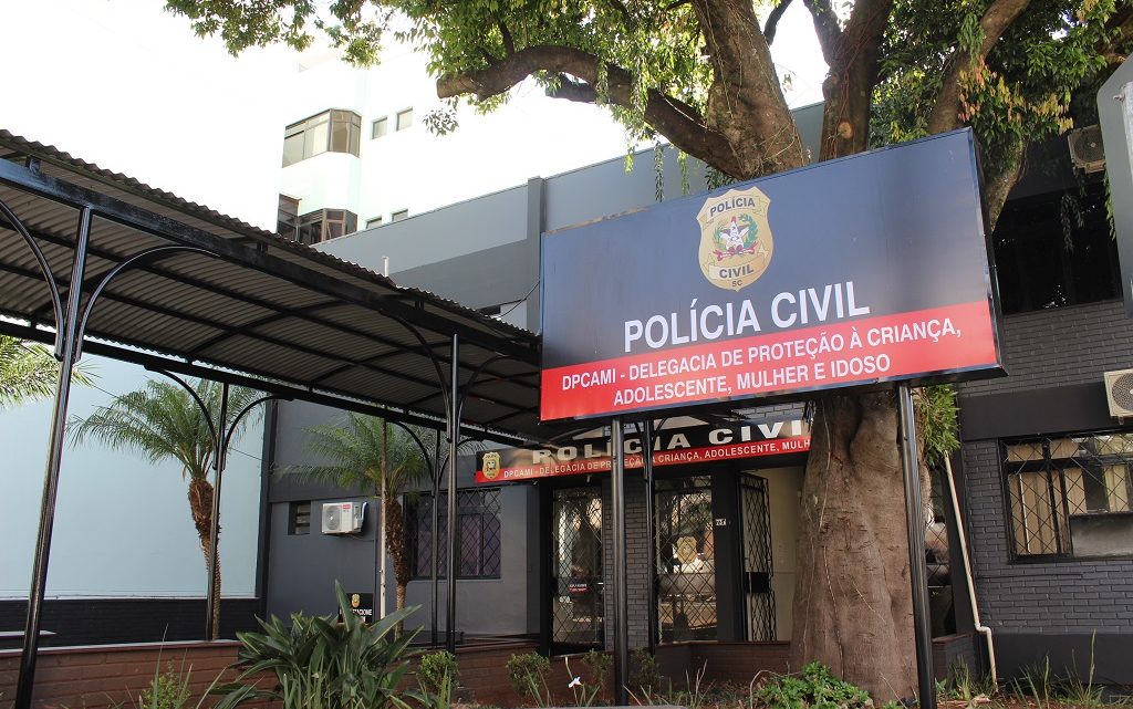 Polícia Civil, por meio da DPCAMI-Fron de Chapecó, prende foragido da Justiça