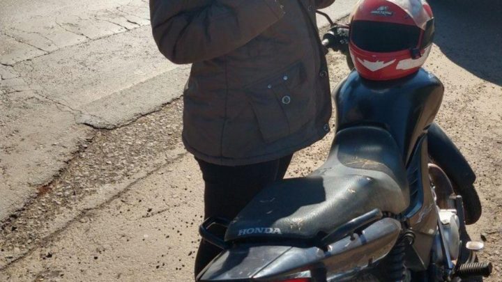 Mulher é presa com moto furtada em Chapecó