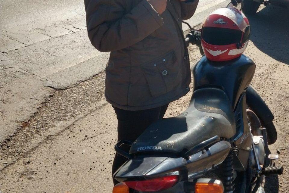 Mulher é presa com moto furtada em Chapecó