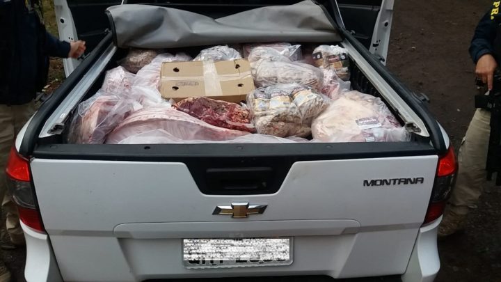 PRF apreende 600 kg de carne sendo transportada sem refrigeração e sem condições de consumo humano na BR-282 no oeste catarinense