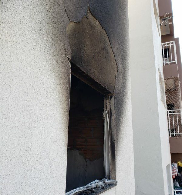 Incêndio destrói parte de apartamento no bairro Efapi em Chapecó