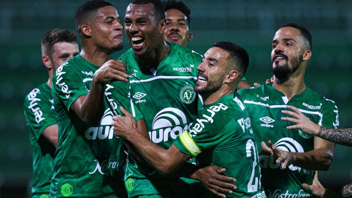 Chapecoense larga na frente na briga pelo título catarinense de 2020