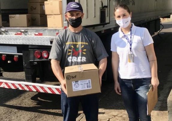 BRF doa 25 mil quilos de frango para o programa mesa Brasil do SESC Chapecó