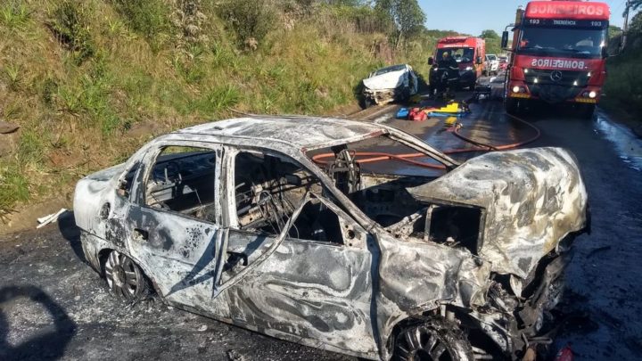 Veículo pega fogo após acidente em Campos Novos