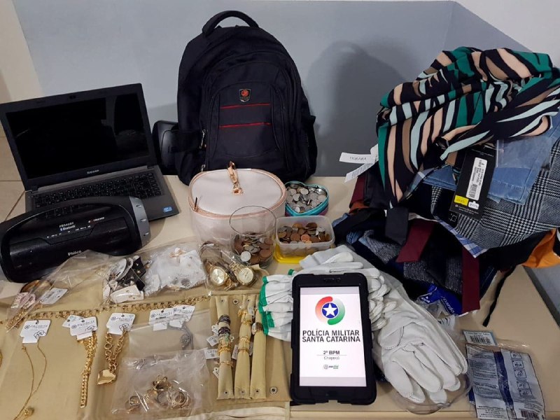Polícia Militar recupera vários objetos de furto em Chapecó