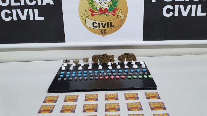 Polícia Civil faz uma das maiores apreensões de LSD em Chapecó e prende 4 pessoas em flagrante por tráfico de drogas