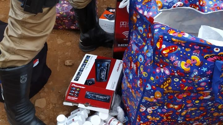 Medicamentos e mercadorias no valor de R$ 50.000 são apreendidos na SC-161