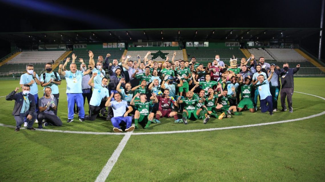 Chapecoense faz história e confirma retorno à Série A do Campeonato Brasileiro