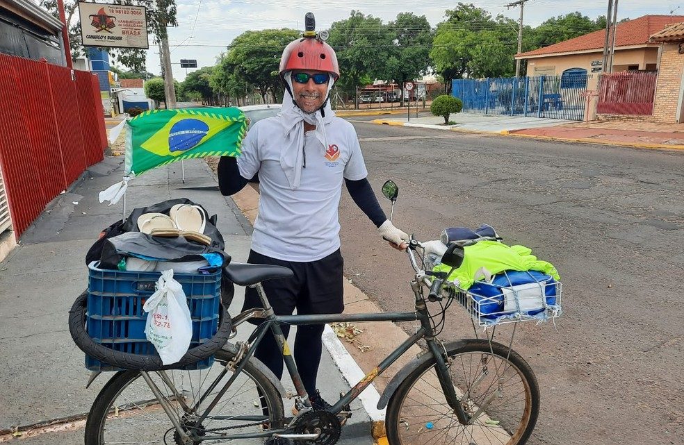 Pai de bailarina paga promessa e pedala durante 11 dias para ver filha se formar em SC