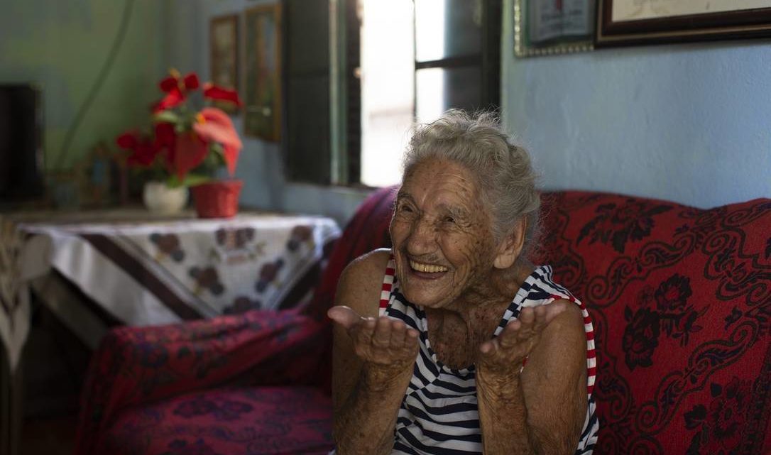 Idosa de 108 anos abre mão de vacina:’Deixo para quem pode viver mais’