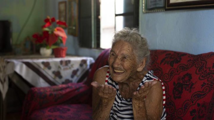 Idosa de 108 anos abre mão de vacina:’Deixo para quem pode viver mais’