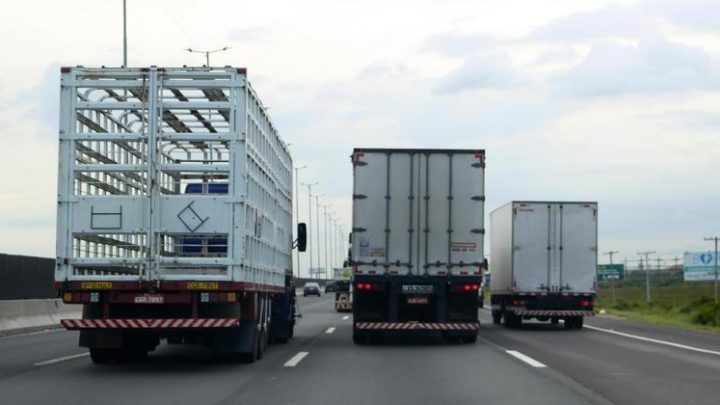 Movimentos de caminhoneiros confirmam paralisação amanhã