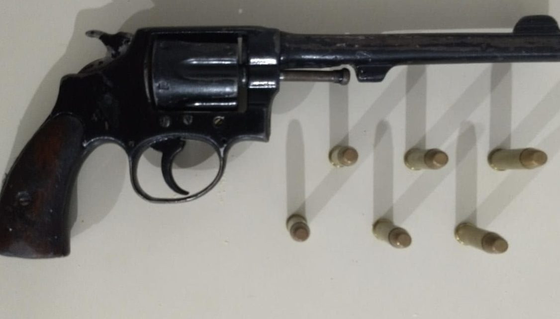 Adolescente é detido com arma de fogo em Chapecó