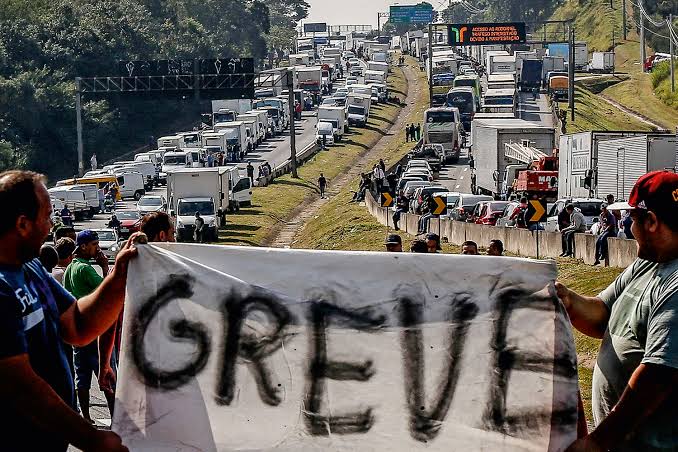 Caminhoneiros organizam paralisação a partir de 1º de fevereiro