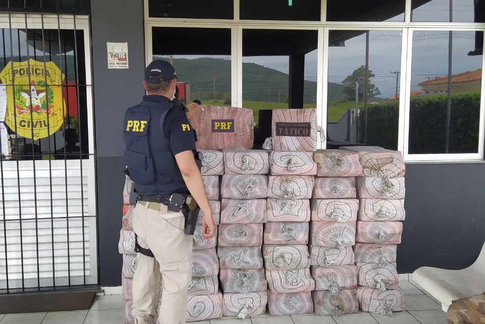 PRF apreende uma tonelada de maconha avaliada em R$ 1 milhão de reais em SC