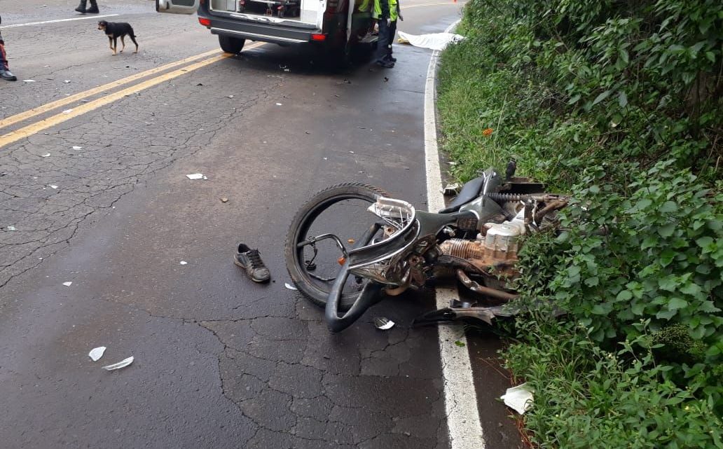 Homem de 37 anos morre em colisão entre caminhão e moto na SC 283 em São Carlos