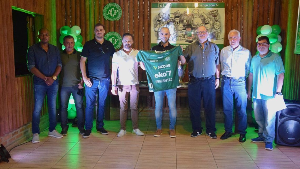 Chapecoense Futsal apresenta nova diretoria e atleta Carlinhos Moro