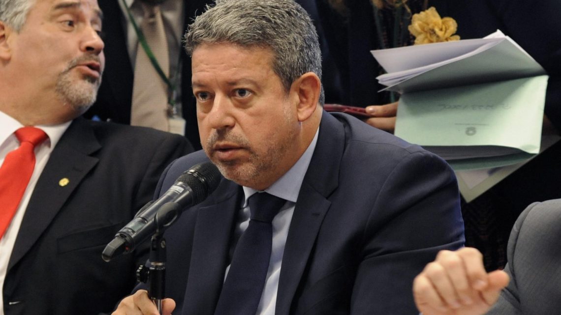 Arthur Lira, do PP, é eleito presidente da Câmara com apoio de Bolsonaro