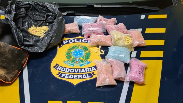 PRF apreende 8 mil comprimidos de ecstasy na BR 282 em Xanxerê