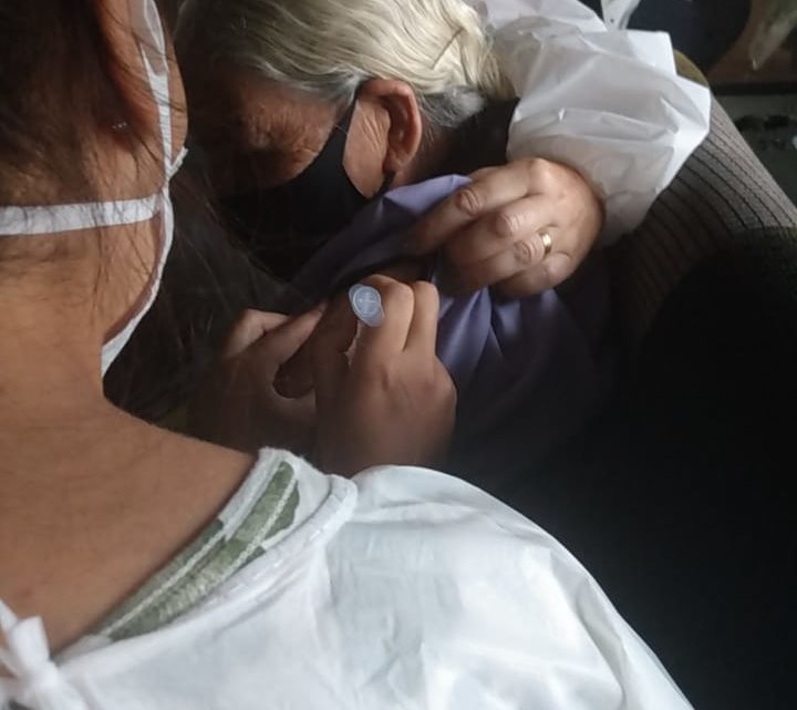 Prefeitura de Chapecó vacina 168 idosos acima de 90 anos no “drive thru”