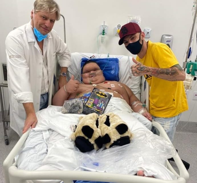 Menino de Chapecó perde 15 kg de quase 200 kg após cirurgia e continua luta contra doença rara