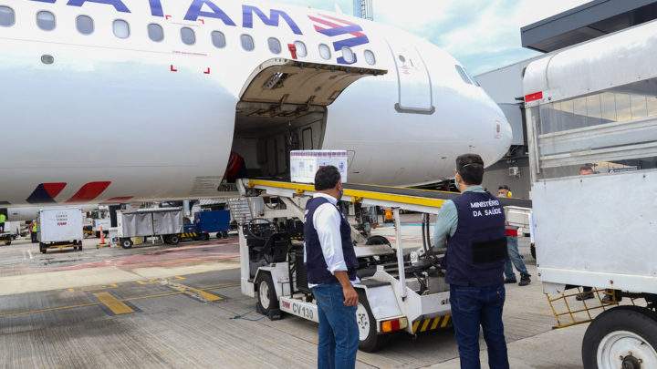 Estado de SC recebe 91,2 mil doses da vacina Coronavac