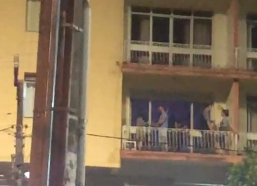Polícia encerra ‘balada’ em apartamento em Chapecó