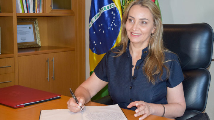 Governadora Daniela Reinehr toma posse oficialmente em Florianópolis