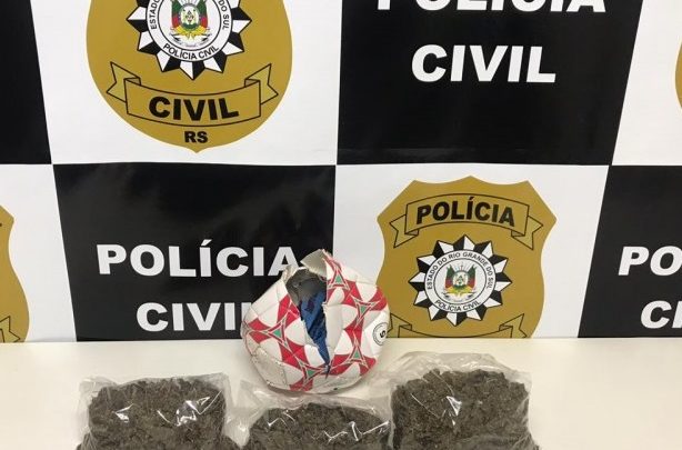 Bola de futebol com maconha dentro é apreendida durante abordagem no RS