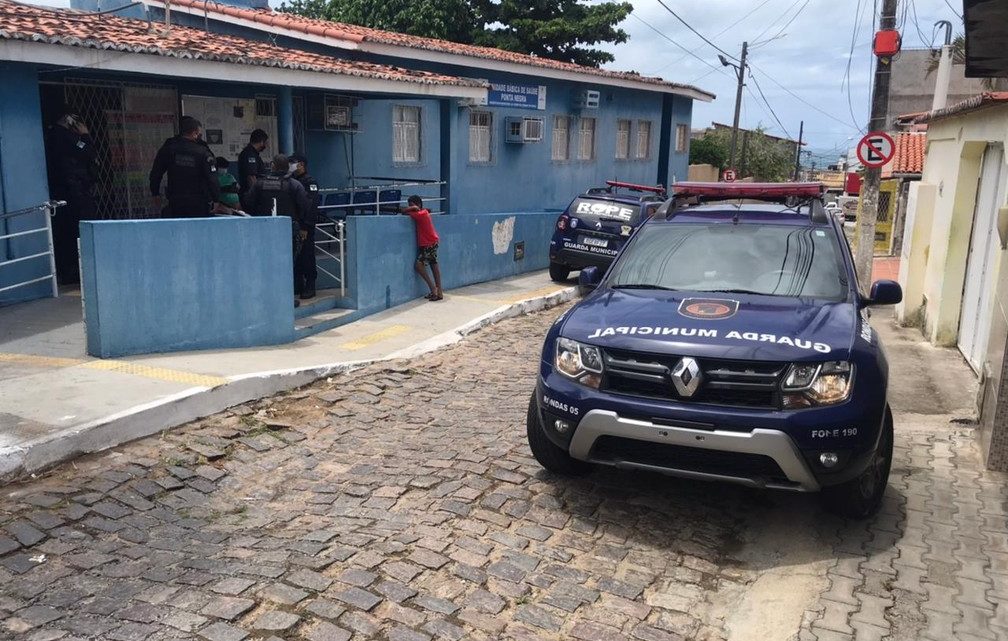 Bandidos armados invadem posto de saúde e roubam vacinas contra a Covid-19