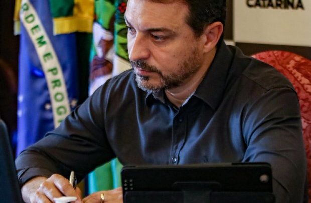 Carlos Moisés determina à Fazenda estudo para implantação de auxílio emergencial em Santa Catarina