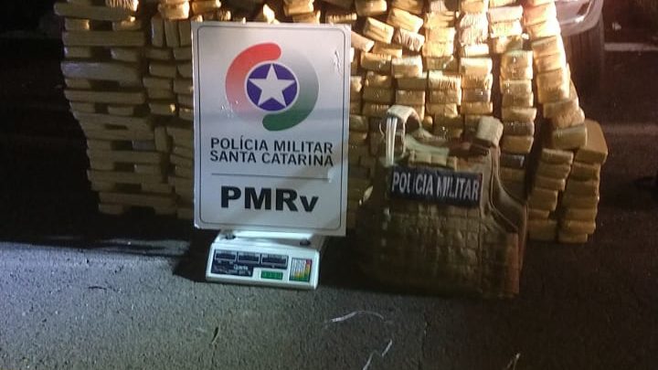 Mais de 600 kg de maconha são apreendidos na divisa entre PR e SC