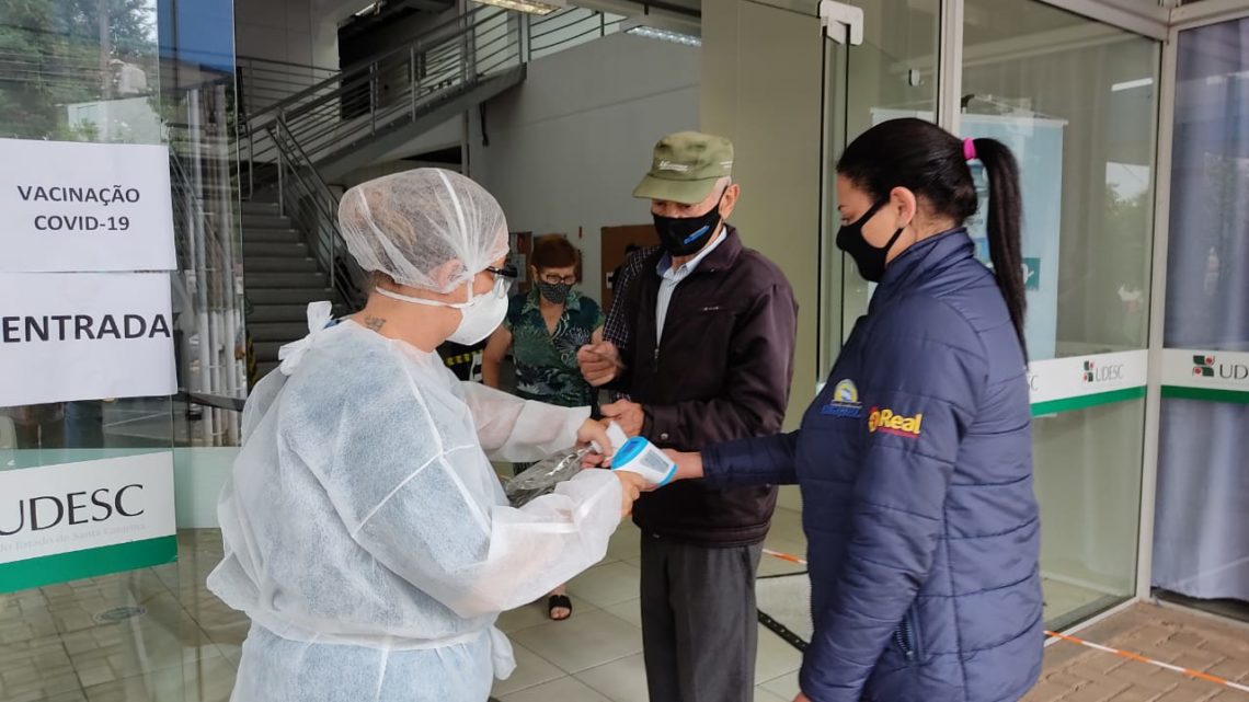 Sábado e domingo terá vacinação para idosos com 78 e 79 anos em Chapecó