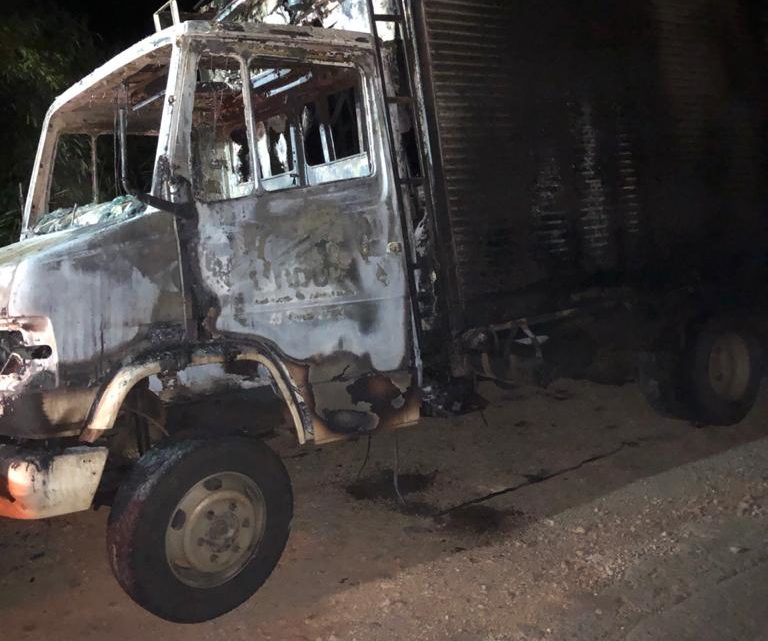 Caminhão de Chapecó é destruído pelo fogo na SC 283