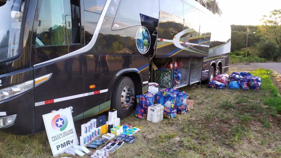 Ônibus é abordado com cerca de R$ 120 mil de produtos descaminhados em São Domingos