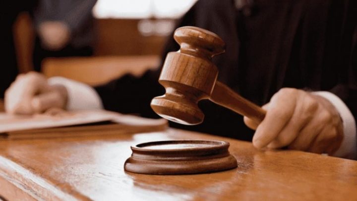 Mulher é presa por falsificar assinatura de juíza para tentar soltar pessoas presas em SC