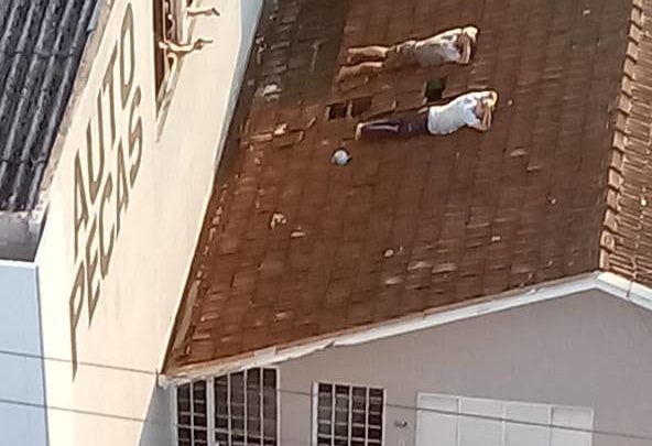 Homem é baleado após assalto em estabelecimento comercial em Chapecó
