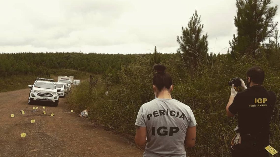 Jovem é assassinado e arrastado em estrada de chão em Caçador