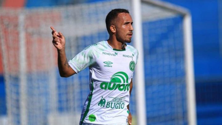 Na base da eficiência, Chapecoense bate Avaí no clássico e assume a liderança do estadual