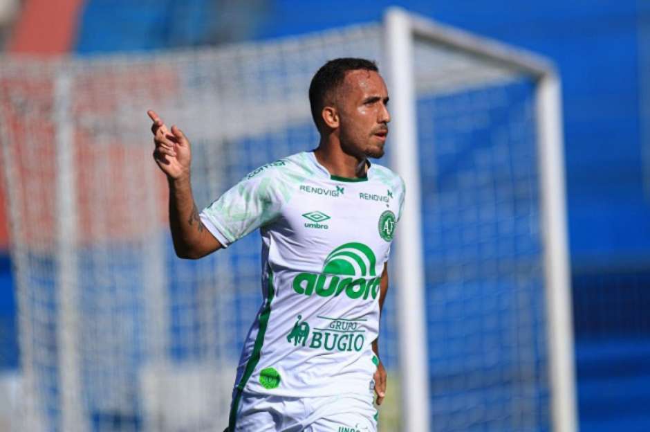 Na base da eficiência, Chapecoense bate Avaí no clássico e assume a liderança do estadual