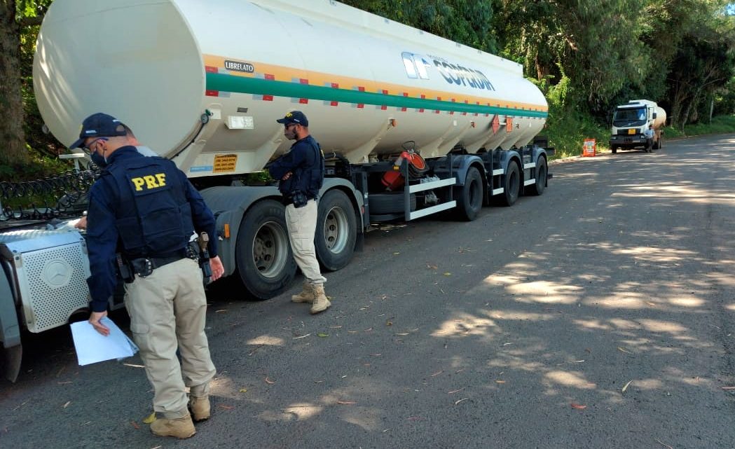 PRF realiza operação de fiscalização de transporte de produtos perigosos no oeste de SC