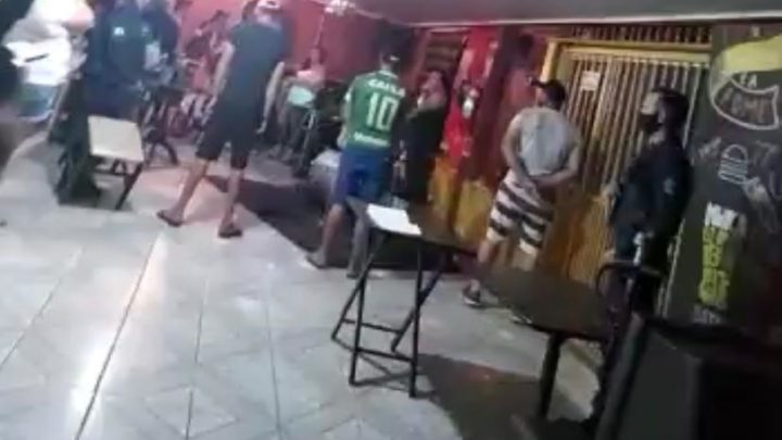 Live com 16 pessoas é encerrada no interior de Chapecó