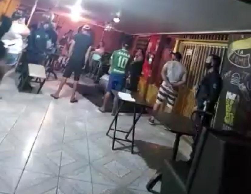 Live com 16 pessoas é encerrada no interior de Chapecó
